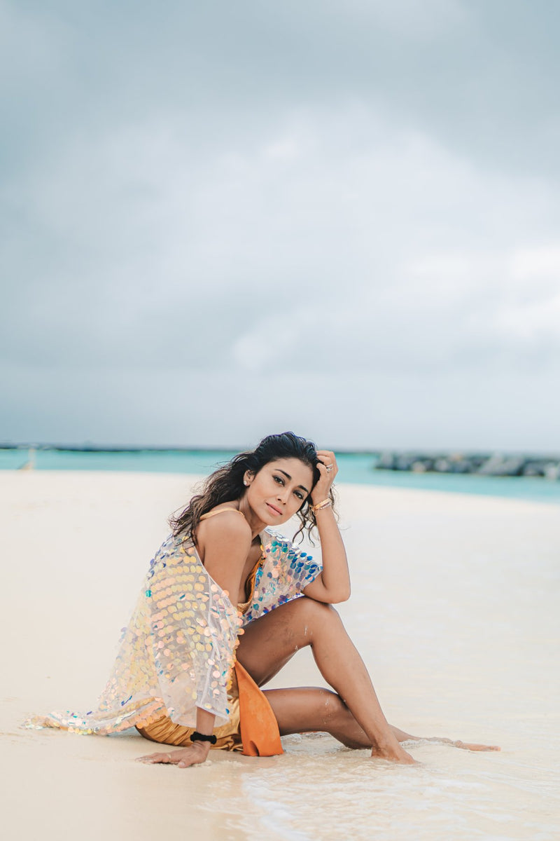 shriya saran in Shine bright cover up